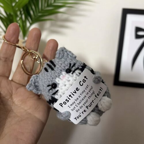 毛线编织成品猫咪摆件可爱包包挂件正能量猫咪玩偶生日礼物