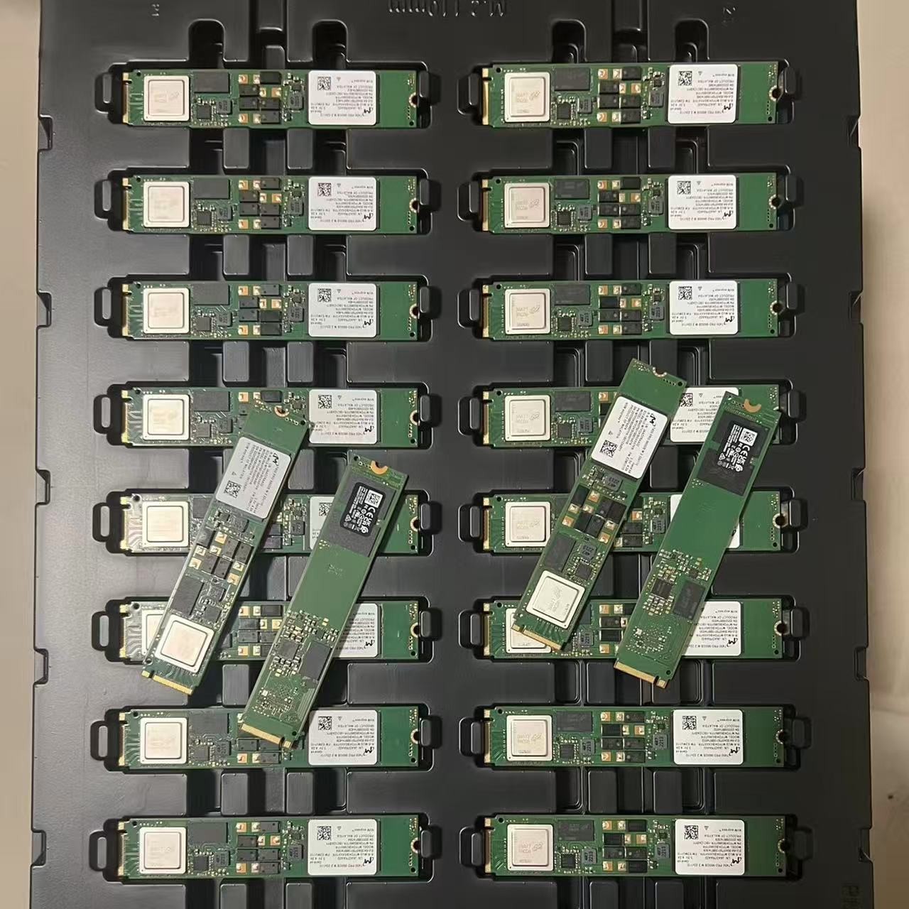 美光 7450Pro 960G M.2 22110 NVME SSD MTFDKBG960TFR-1BC1ZABYY