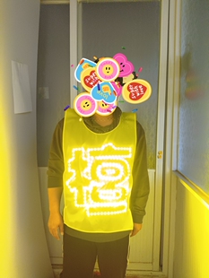 檀健次灯牌 马甲 自备8节5号电池，下单后三天左右发货