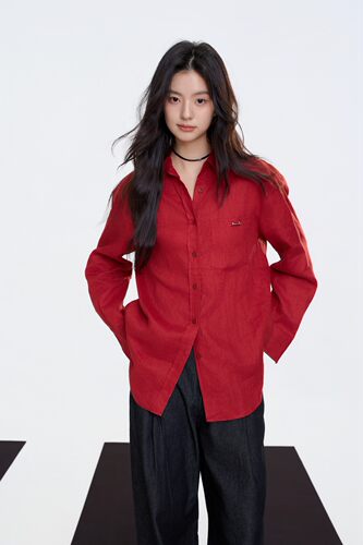 亚麻红色衬衫时尚潮流