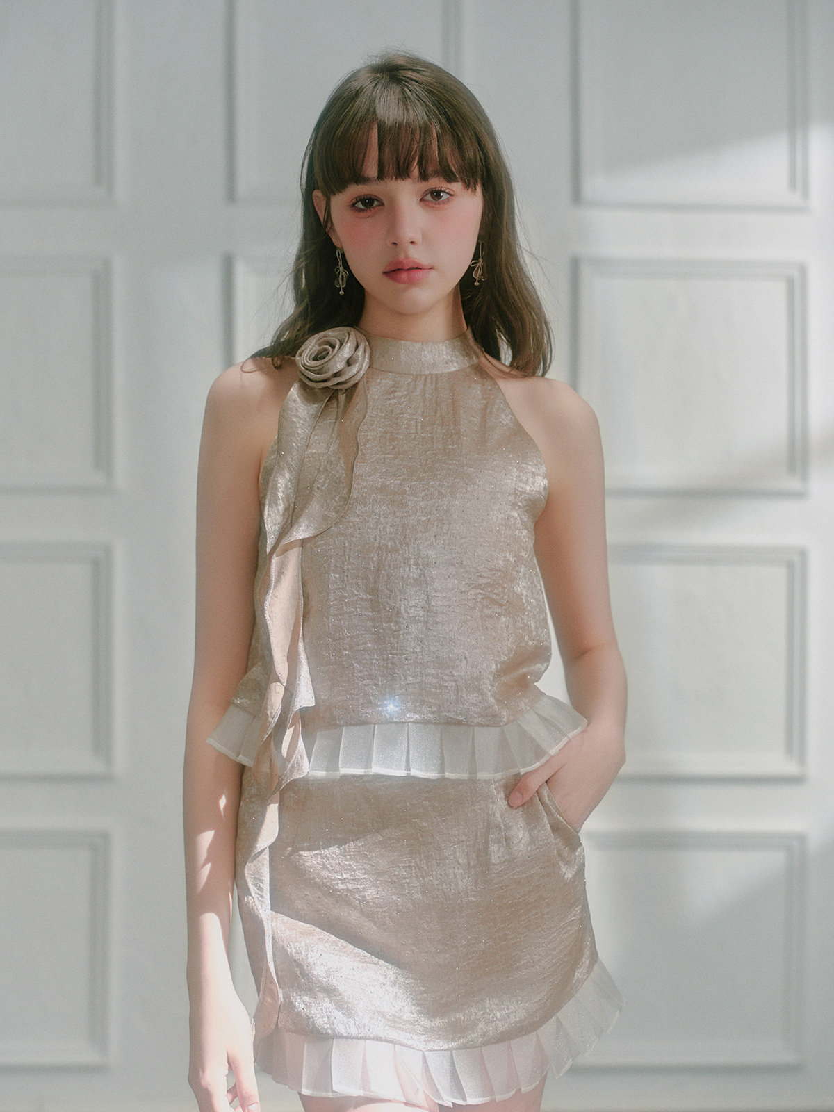 GUO JINGYI 2025春夏香槟亮钻百褶边玫瑰飘带上衣香槟亮钻半裙女