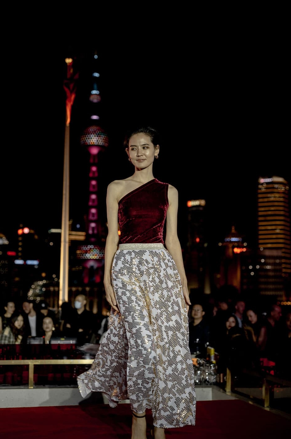 CHARLOTTA GANDOLFO天鹅绒斜肩上衣时尚百搭女背心