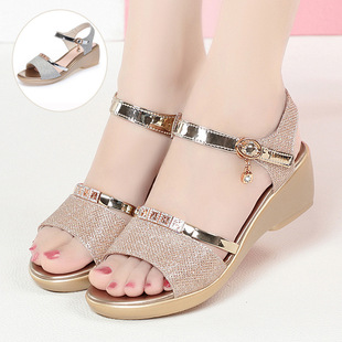 真皮凉鞋 大码 女坡跟软底中跟新款 百搭女士休闲妈妈款 外穿时尚 夏季