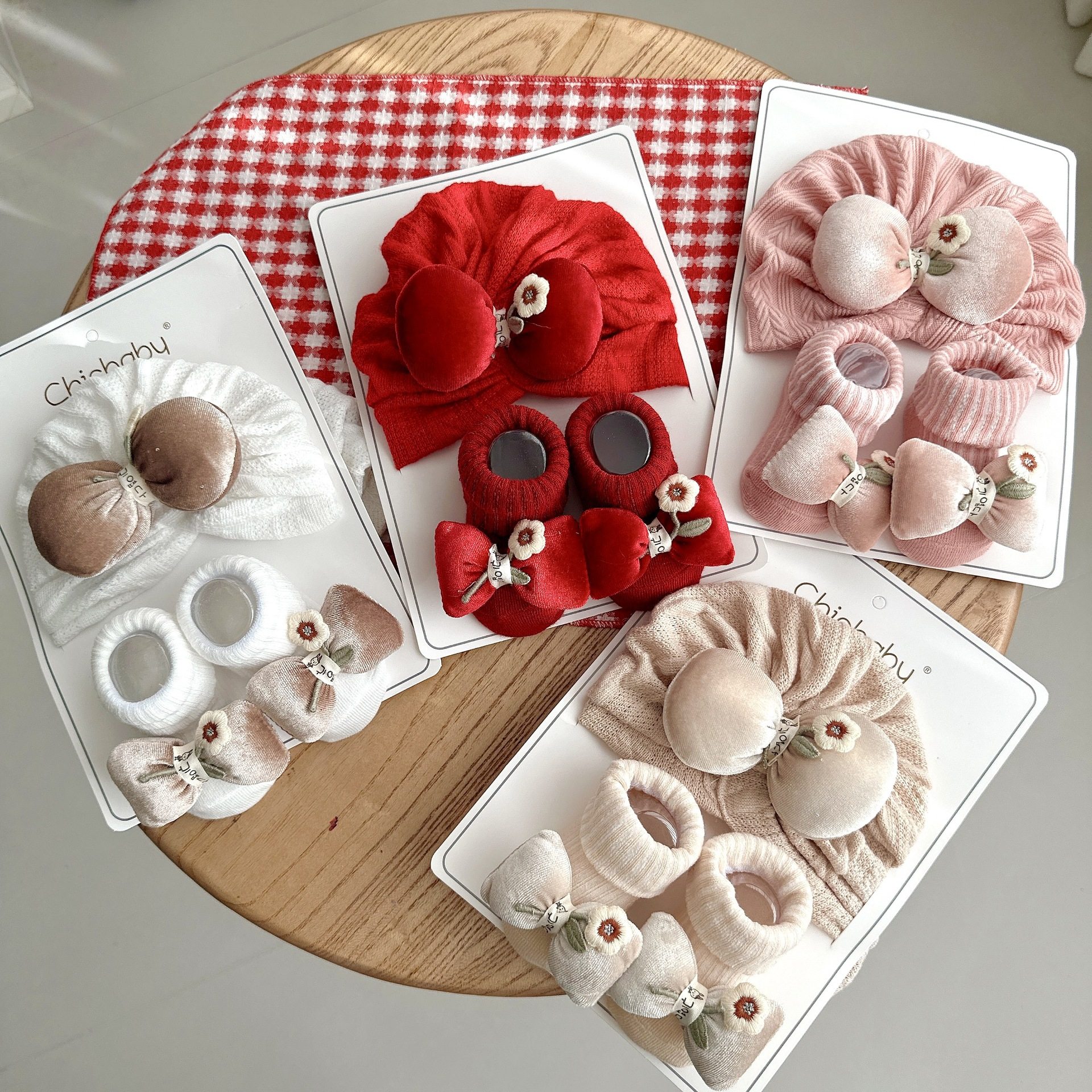 婴幼儿满月周岁加厚红丝绒护囟门女宝宝帽子袜子套装新生儿童帽子,童装/婴儿装/亲子装,多件套 帽子、围巾、手套等组合,淘宝优惠券,粉丝福利购,淘宝优惠卷