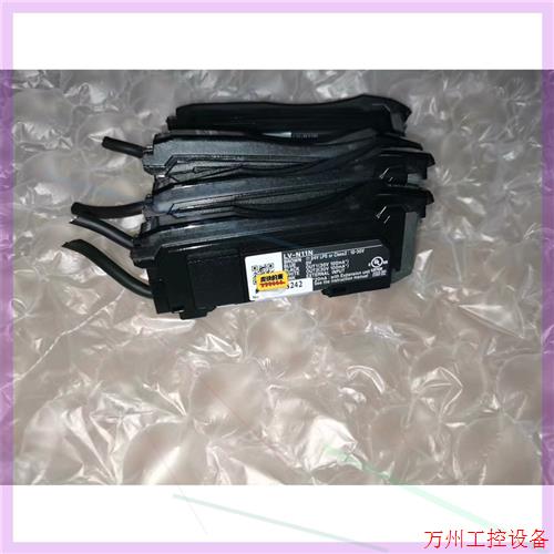 议价直拍不发:基恩士 LV-N11N 激光传感器放大器有4个,线拆机时