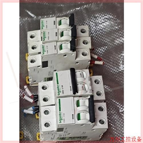 议价直拍不发:施耐德2p的1个,1p的3个,cal5x-11一个