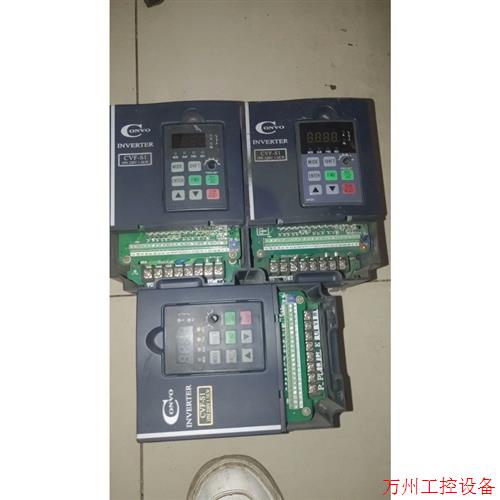 议价直拍不发:康沃变频器!1.5KW 220V 有3个变频器 CVF-S1