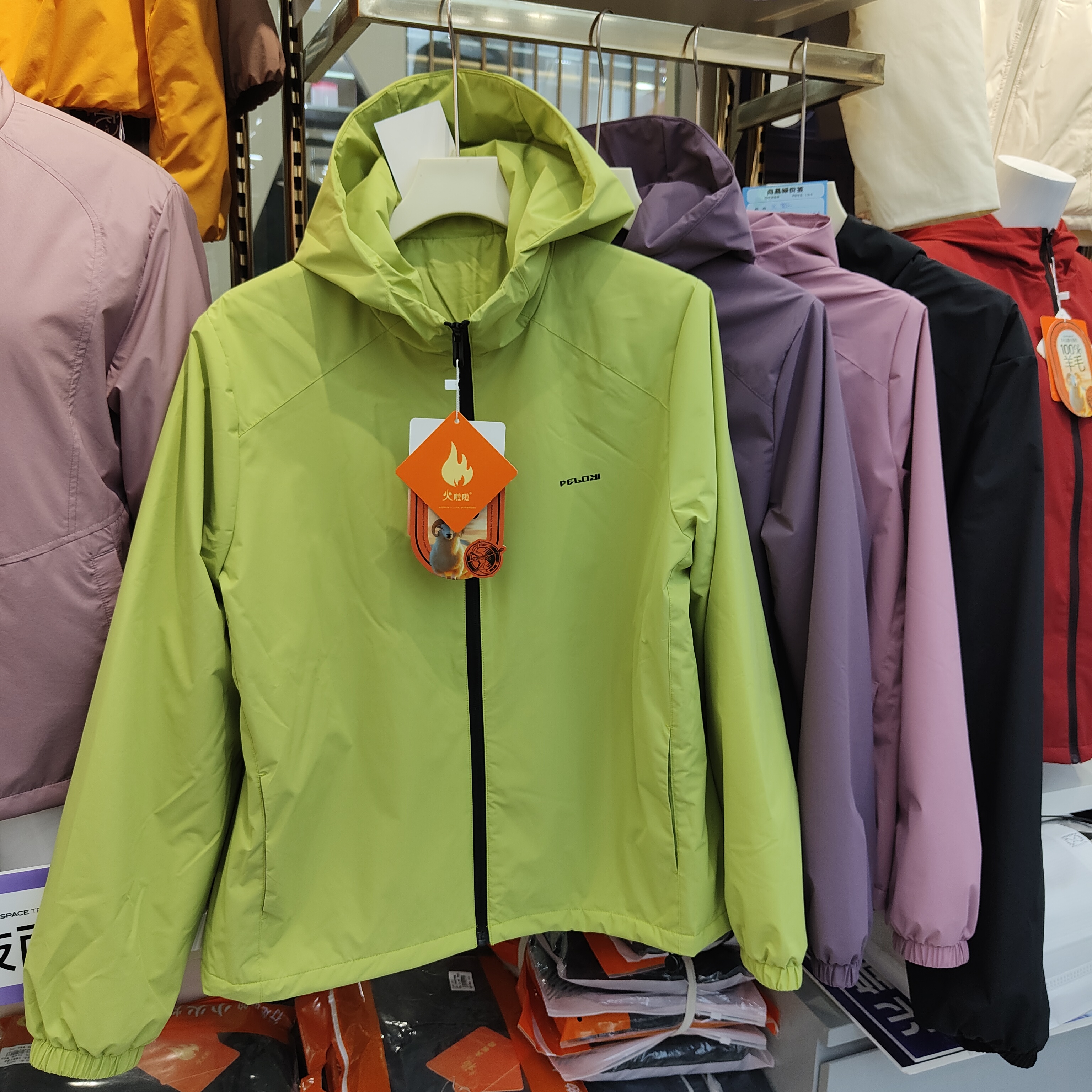 火啦啦9852秋冬新女士连帽纯羊毛保暖软壳衣防风内胆运动休闲外套