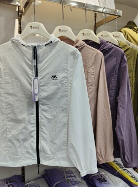 猫有范B1068春夏新款女士时尚连帽拉链皮肤衣外套防晒上衣户外