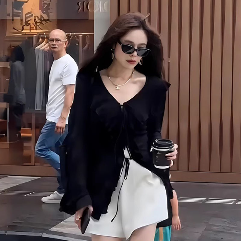 纯欲不规则喇叭袖衬衫女春秋法式荷叶边黑色小衫独特漂亮长袖上衣