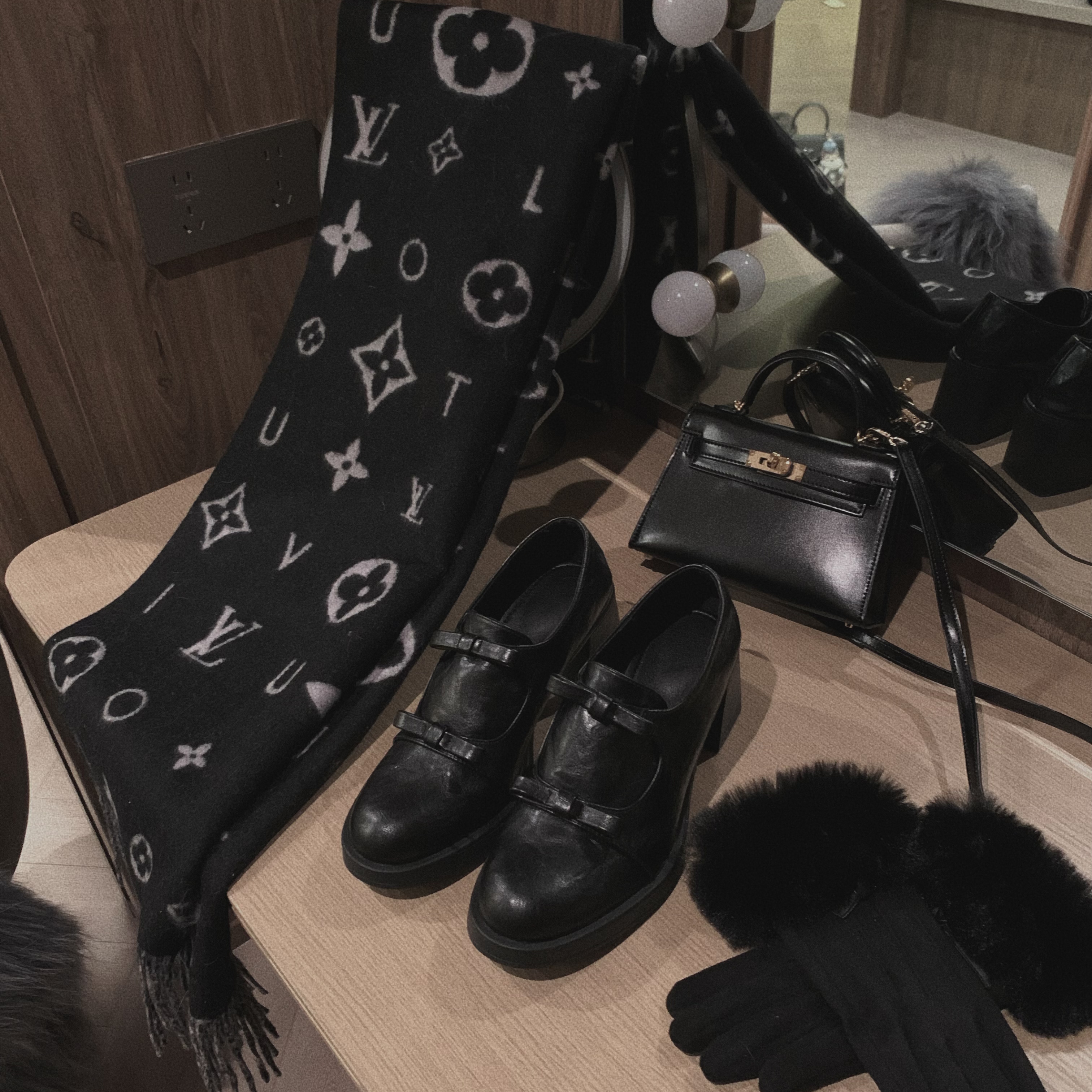 IN MIMIFACE【12.22/20:00上新】不规则肌理感黑色皮鞋