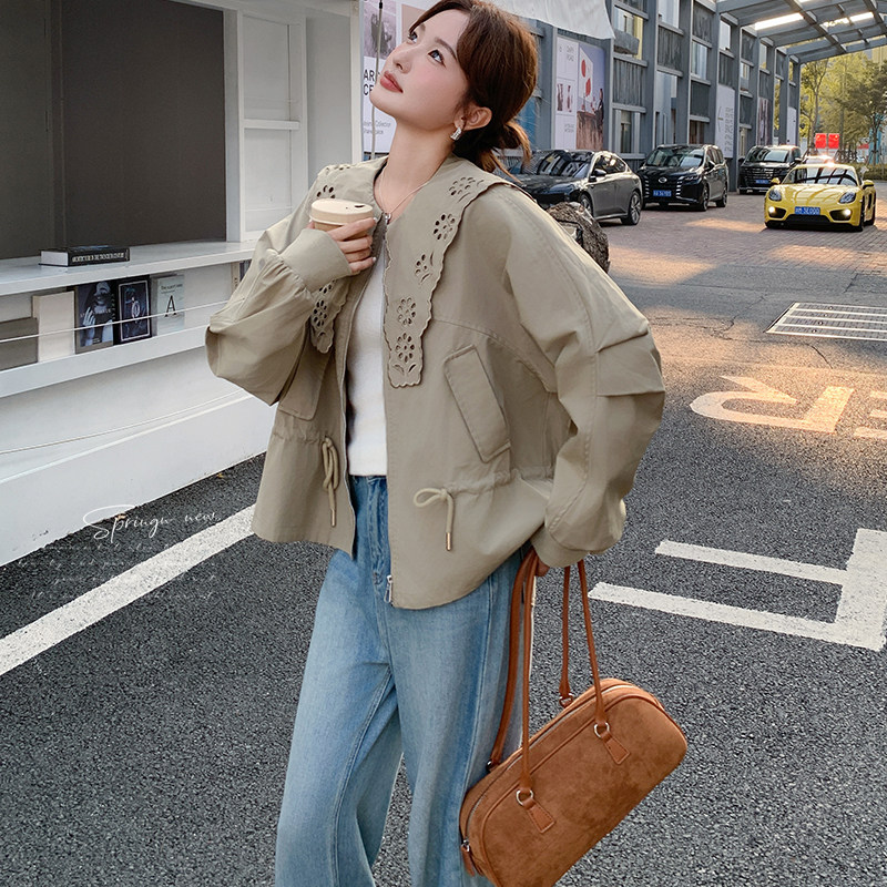 新品！！现货镂空刺绣大领子风衣Q201P165K258,女装短外套,两个王小姐
