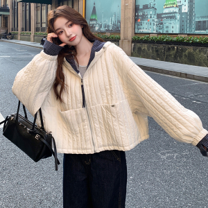新款！！现货 连帽夹棉拼袖休闲外套 Q196P165K298，女装短外套，两个王小姐
