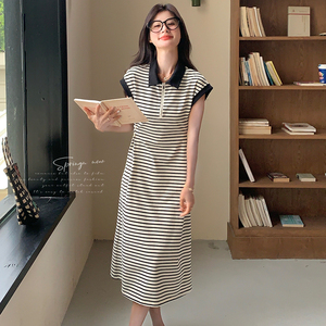韩系撞色条纹掐腰连衣裙女2025新款夏日学院风休闲百搭polo领长裙图片