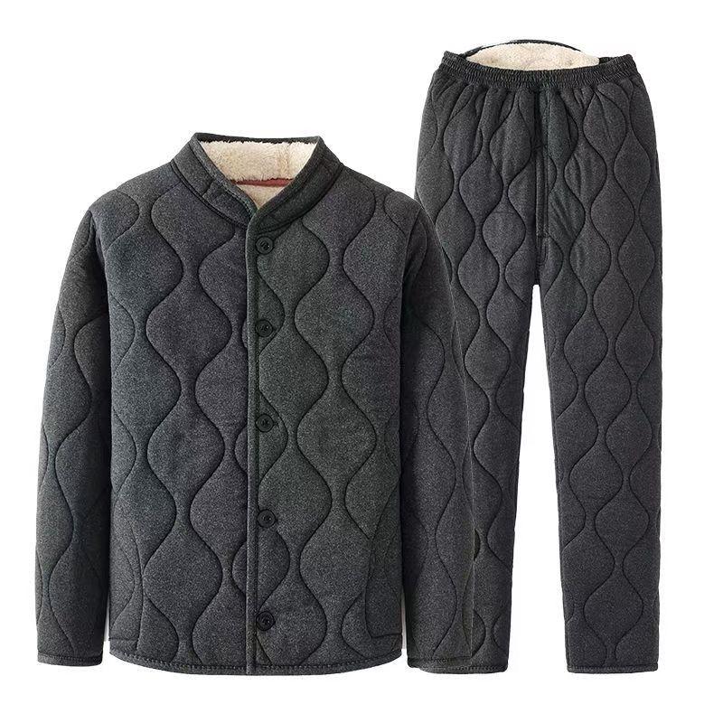 70多岁老年人内穿加绒棉衣冬季