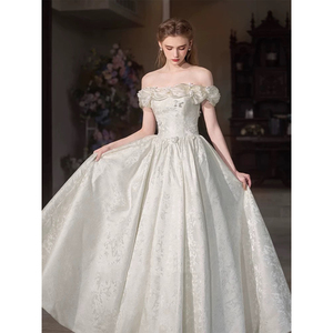 一字肩敬酒服新娘绝美高级感订婚轻婚纱宴会气质缎面礼服裙女显瘦