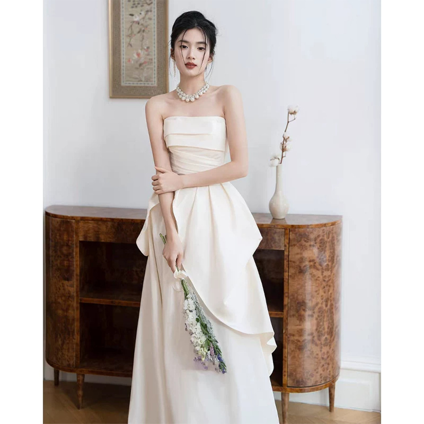 法式抹胸新娘轻婚纱白色高级感缎面订婚宴礼服裙晨袍迎宾出门纱女