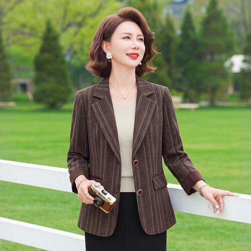 外套中年女士洋气短款小西服