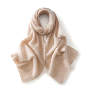 ZX10175女士100%山羊绒拉绒围巾:秋冬穿搭的保暖与甜美元素融合