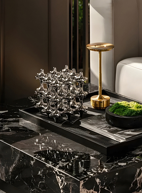 现代简约样板间客厅桌面软装组合