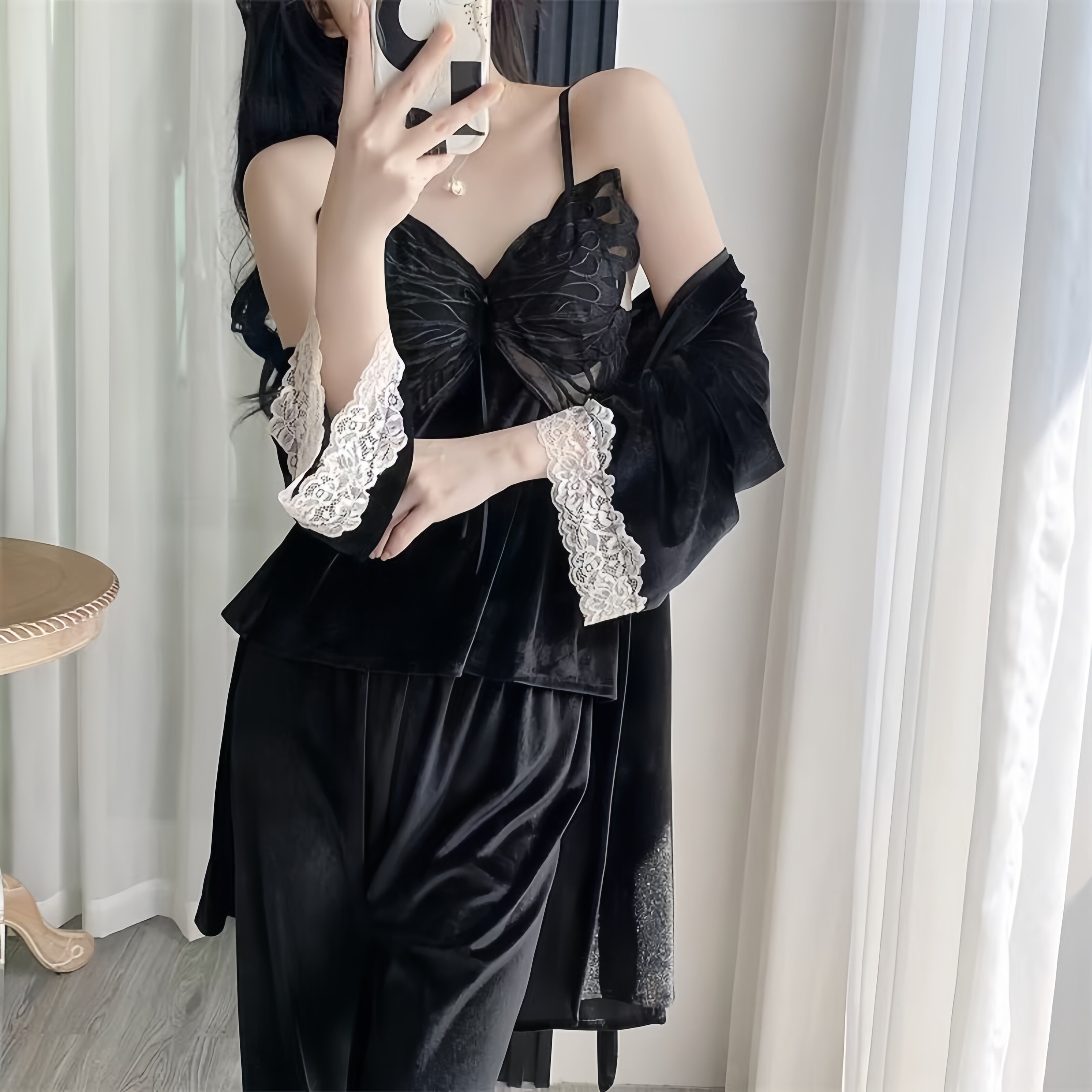 金丝绒睡衣女秋冬季性感带胸垫吊带长裤蕾丝长袖睡袍蝴蝶三件套装