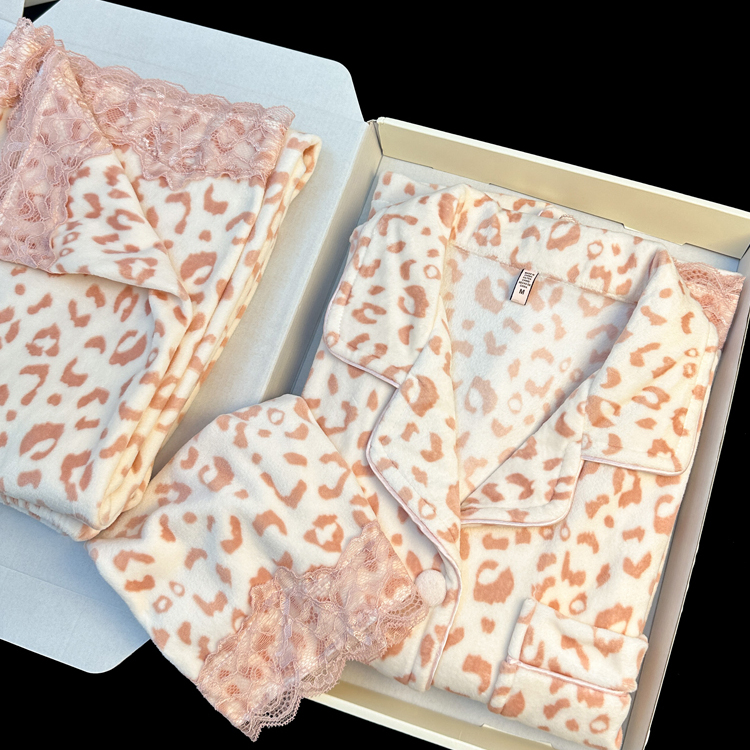 海岛绒睡衣女秋冬季豹纹蕾丝套装