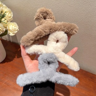 冬季毛绒抓夹高级感大号冬发夹女生后脑勺沙鲨鱼夹发卡夹子头饰