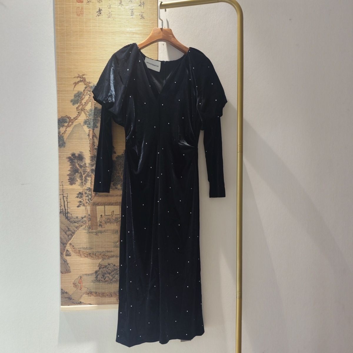 金丝绒烫钻连衣裙2026年夏季新款赫本风V领灯笼袖修身显瘦礼服裙