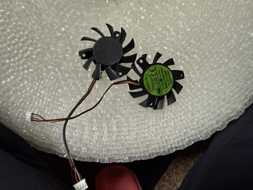 Everflow台湾 7CM T127010BU 0.45A温控无框显卡双滚朱轴承风扇