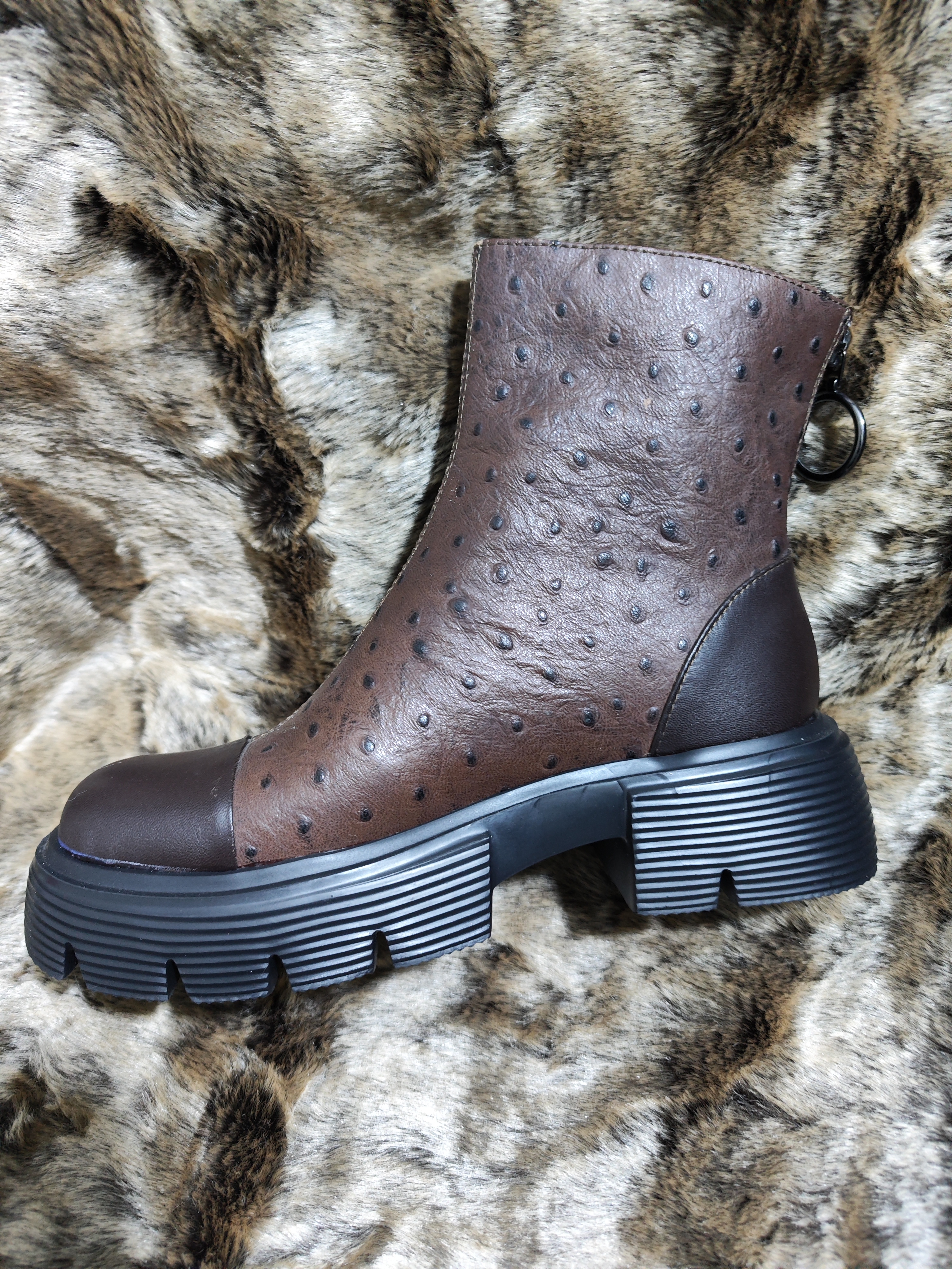 2025秋季新款时尚马丁靴圆头中跟3-5cm鸵鸟皮套筒橡胶中筒