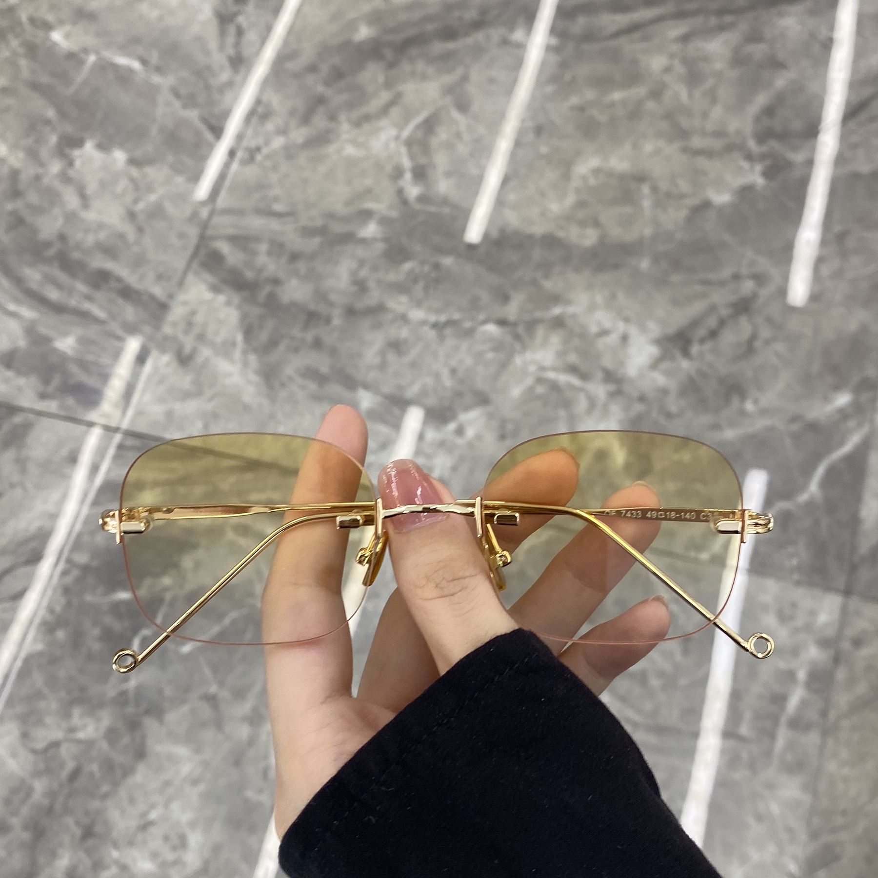 韩国新款无框切边墨镜女圆脸超轻素颜眼镜网红ins太阳镜男凹造型