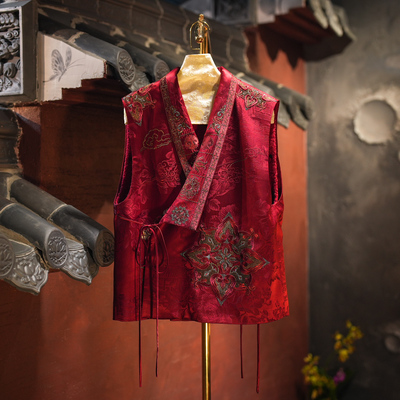 蓝大重工刺绣加绒保暖红色马甲