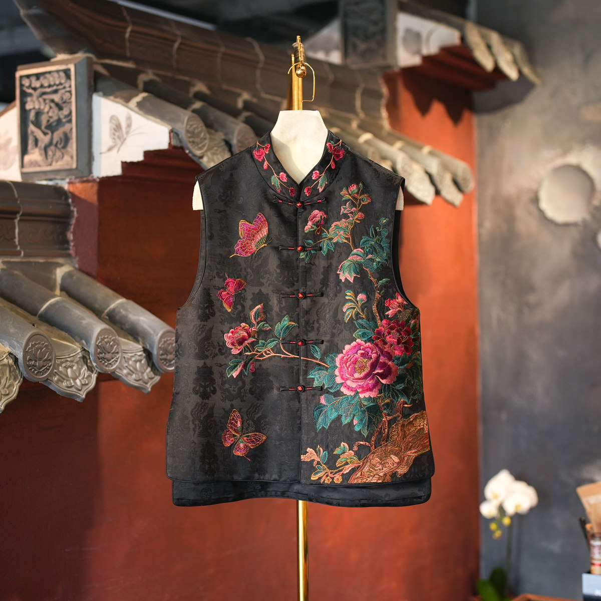 蓝大原创女装精美孔雀花朵刺绣单排扣立领黑色桑蚕丝百搭马甲5758,女装/女士精品,马夹,淘宝优惠券,粉丝福利购,淘宝优惠卷