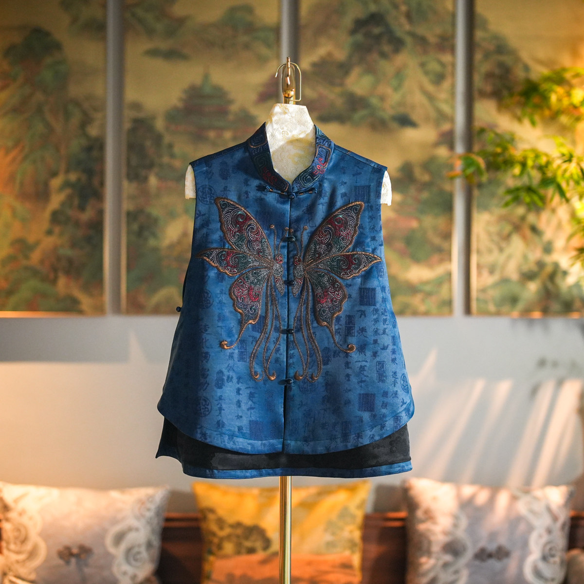 蓝大单排扣国潮蓝色重工刺绣马甲