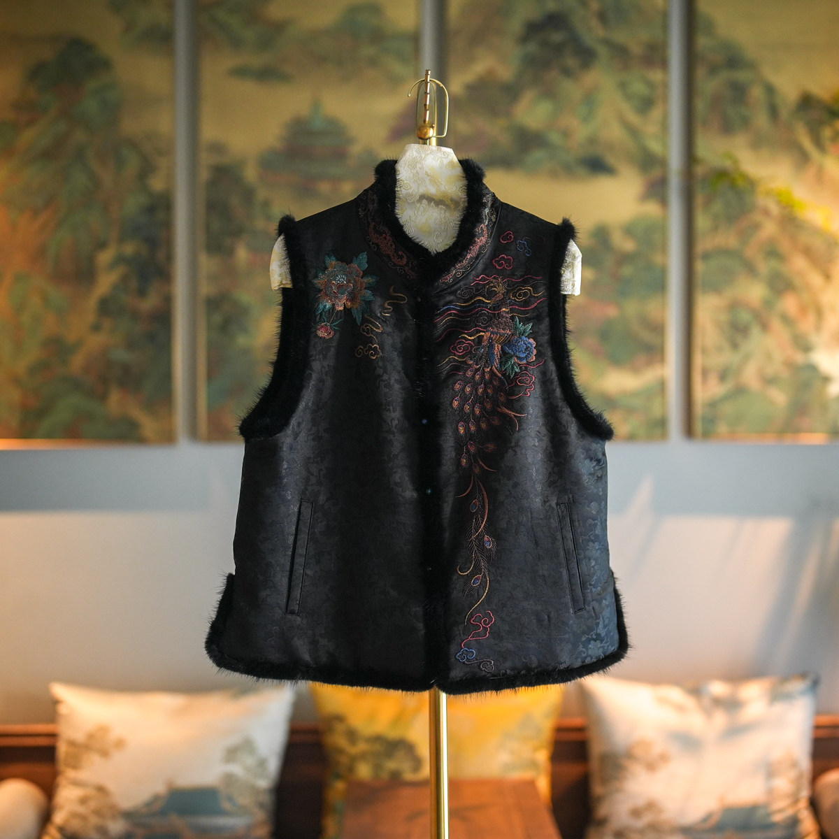 蓝大国风孔雀刺绣水貂毛加棉马甲