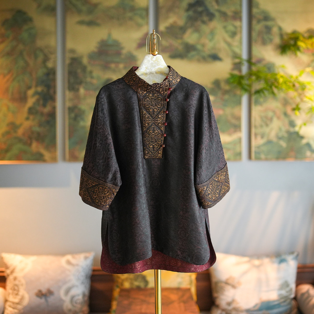 蓝大桑蚕丝2025夏刺绣五分袖上衣