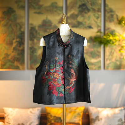 蓝大单排扣新中式立领刺绣马甲