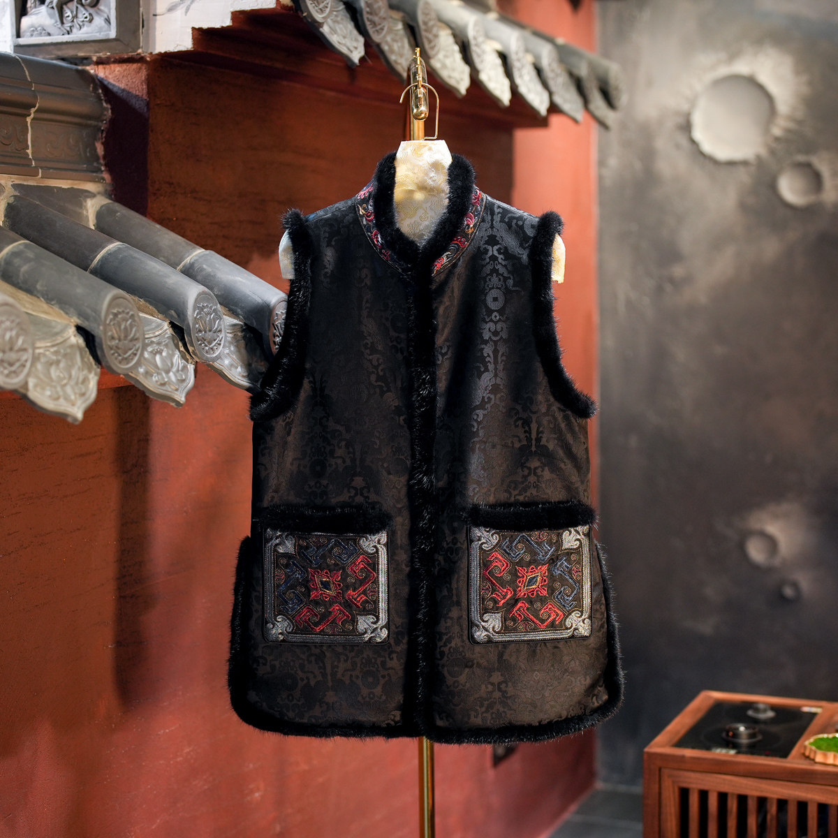 蓝大新中式刺绣立领保暖黑色马甲