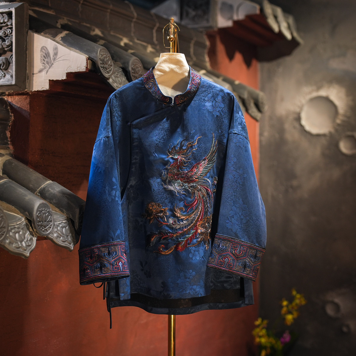 蓝大桑蚕丝2025秋刺绣蓝色上衣