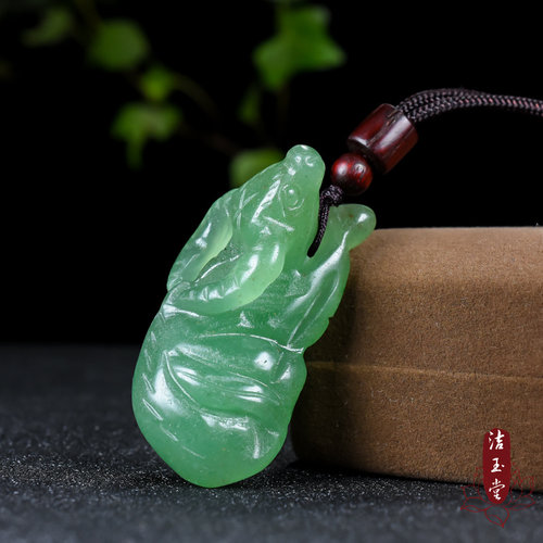 天然绿东陵石牛吊坠挂件