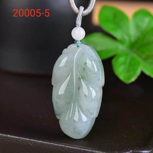 桂林鸡血玉贵妃料叶子吊坠挂件