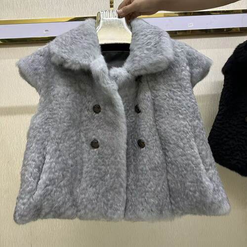 奶霜晕染进口安哥拉小奶兔松弛千金双色毛斗篷马甲真皮草奶霜外套