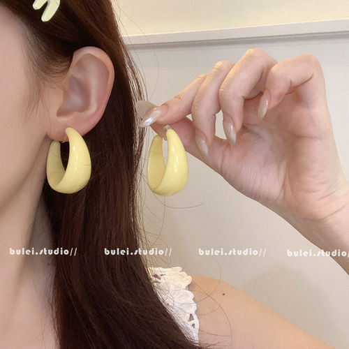 多巴胺糖果色黄色c形耳钉女2025新款亚克力小众耳饰无耳洞耳夹