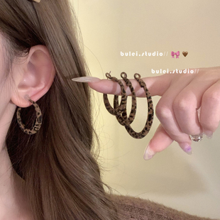 秋冬复古豹纹圆圈耳环女2025新款爆款时髦夸张耳圈高级感耳饰耳夹