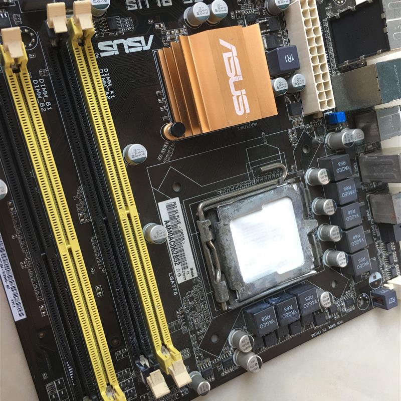 P5Q SE PLUS P45主板 固态八相供电 775针/DDR2 拼EP45-UD3L