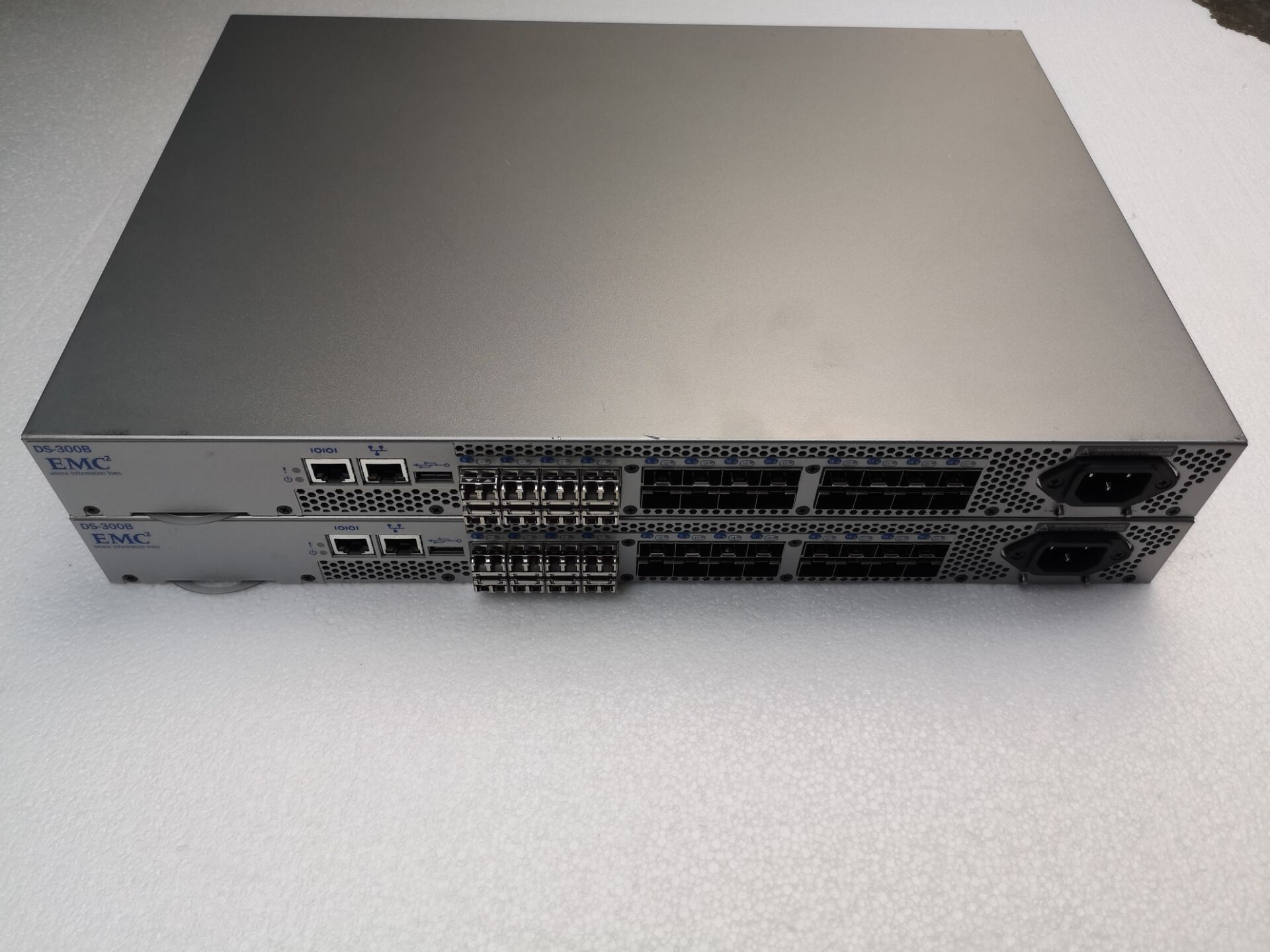 Brocade300 IBM2498-B24  EMC DS-300B HP8/8/24 8口激活 LICENSE