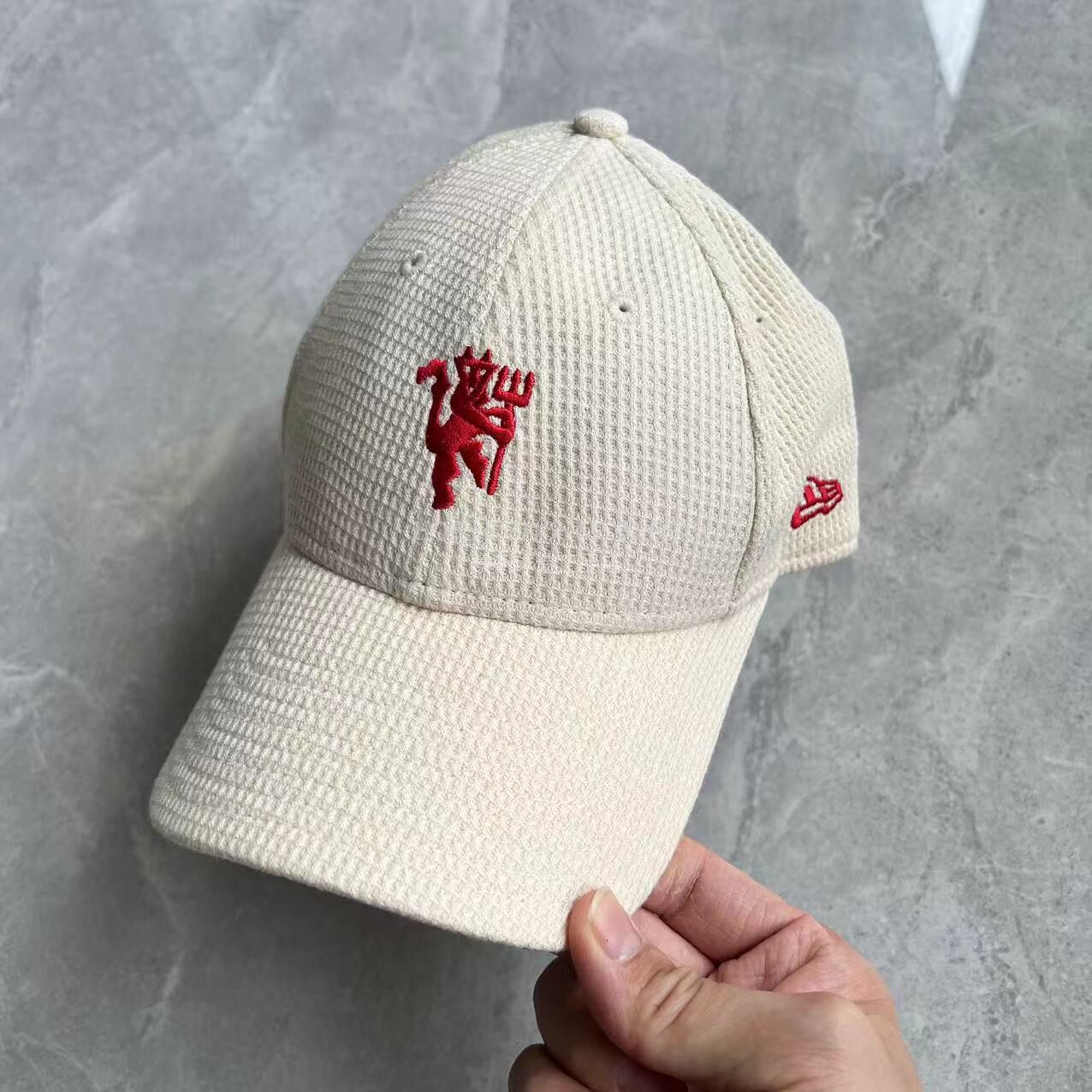 曼联女款帽子 英国官方正品 2024款足球周边纪念收藏送人球迷礼物