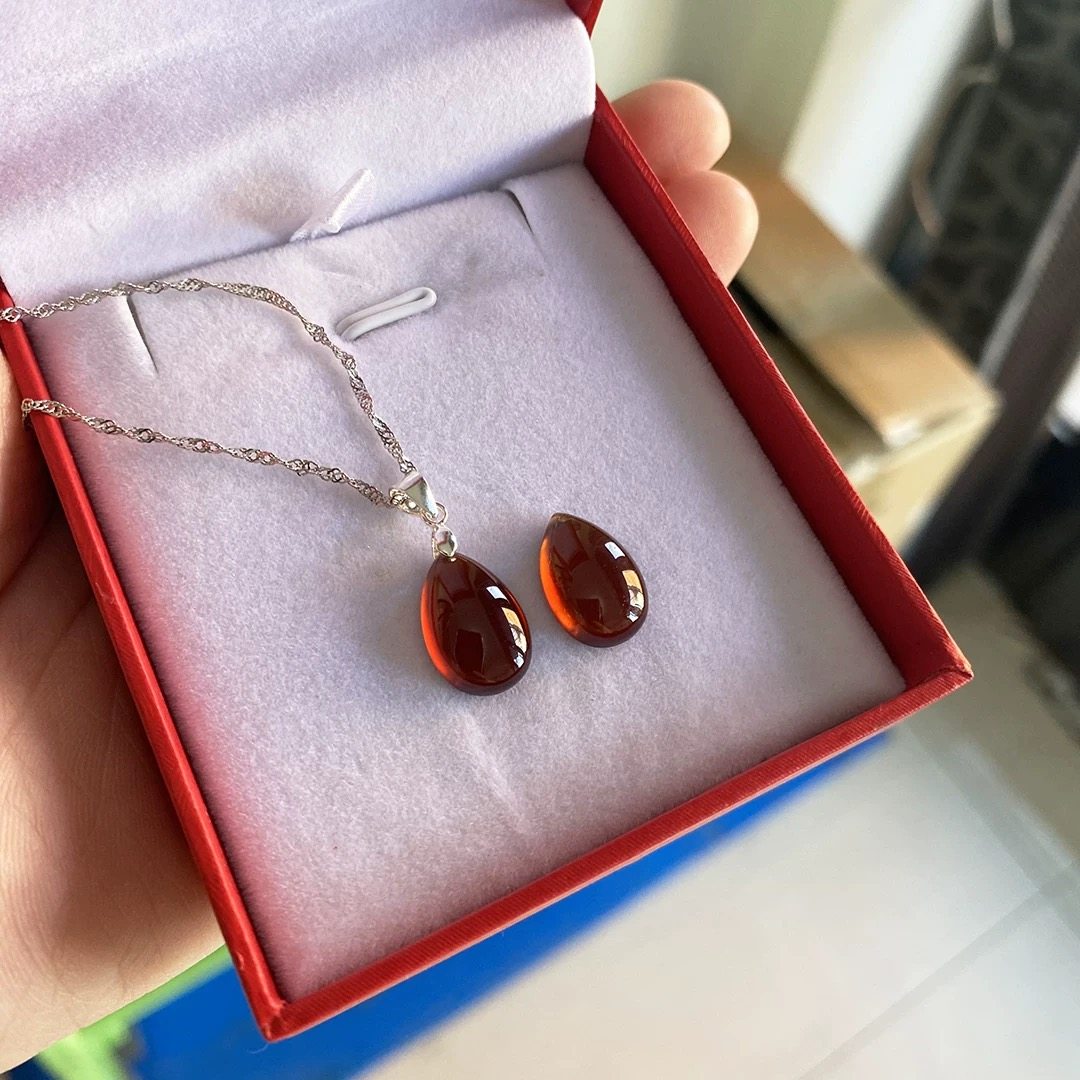 纯天然石榴石水滴形吊坠项链简约时尚s925纯银红宝石红色单坠项坠