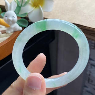 5.7批4064号，52.6-8.7-8.6 冰飘阳绿圆条！色彩明亮动人！