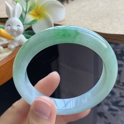 3.23批2186号55.6-12.8-8.9 阳绿飘花镯！翠艳欲滴！